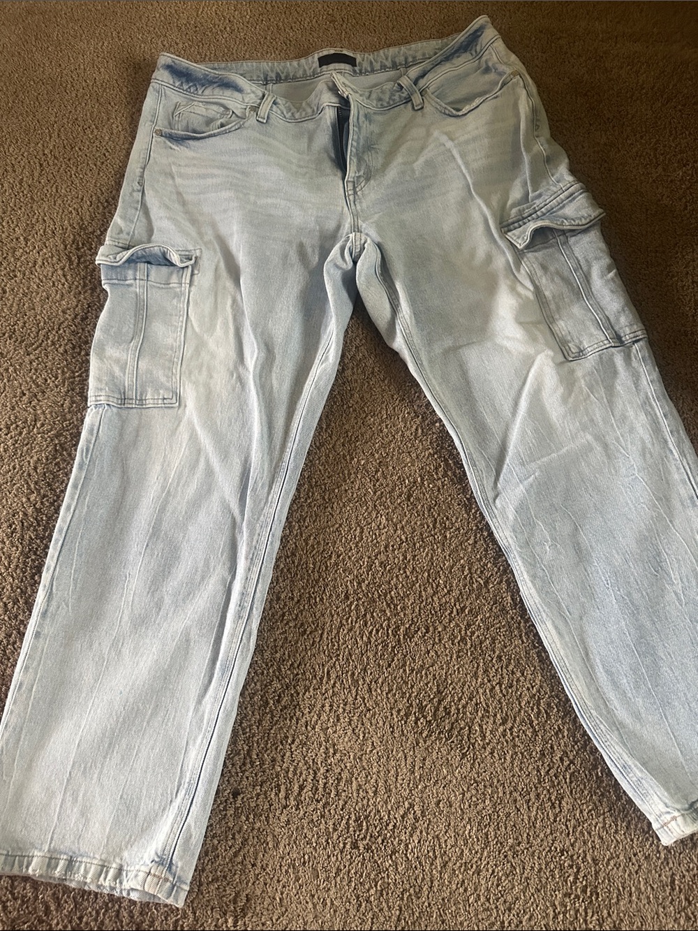 Women’s Light Wash Cargo Jeans - Casual Pocket Utility Style